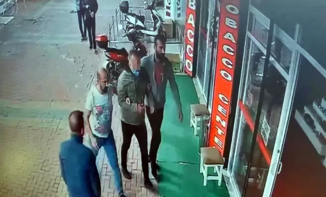 Günlerdir peşindeydiler! Esnaf, yakaladığı dolandırıcıyı elektrik kablosuyla bağladı