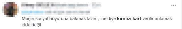 Kadın futbolundaki tarihi derbiye verdiği karar damga vurdu! Maçın hakemine tepki yağıyor Kadın futbolundaki tarihi derbiye verdiği karar damga vurdu! Maçın hakemine tepki yağıyor