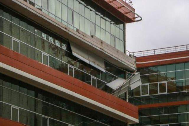 Meteoroloji'nin uyarılarının ardından fırtına Antalya'yı vurdu: Dalga boyu 3 metreyi aştı, köprü çöktü Meteoroloji'nin uyarılarının ardından fırtına Antalya'yı vurdu: Dalga boyu 3 metreyi aştı, köprü çöktü