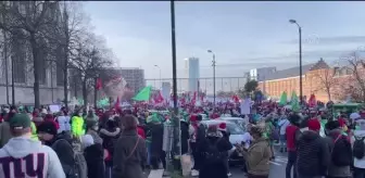 Sağlık çalışanları zorunlu aşı uygulamasını protesto etti