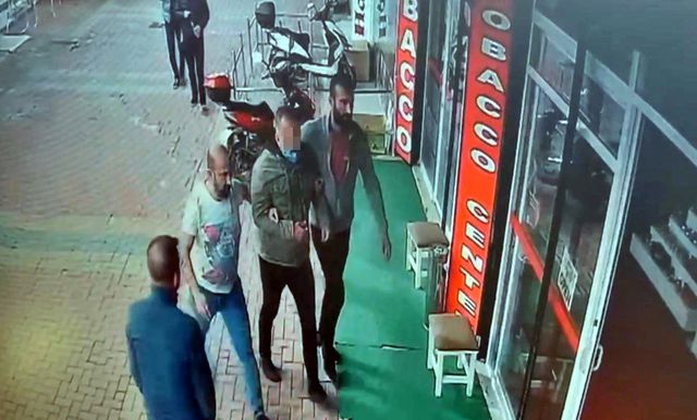 Esnafın yakalayıp elektrik kablosuyla bağladığı şüpheli suç makinesi çıktı