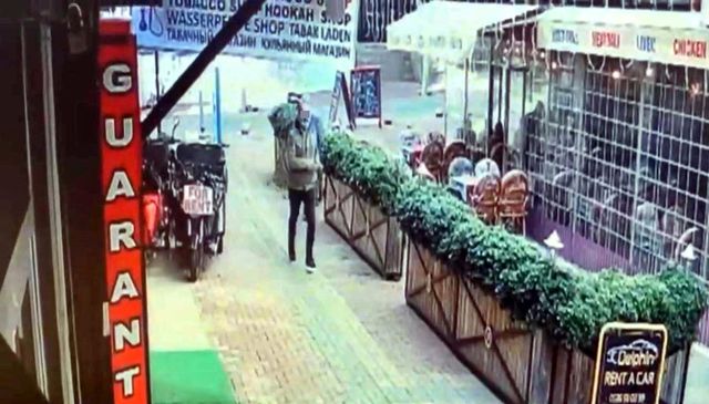 Esnafın yakalayıp elektrik kablosuyla bağladığı şüpheli suç makinesi çıktı