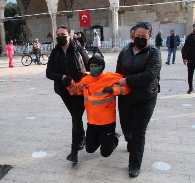 Camide bale yapan Rus kadın bu kez de bir eve izinsiz girdi Camide bale yapan Rus kadın bu kez de bir eve izinsiz girdi