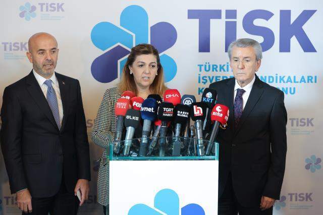 Son Dakika: Asgari ücret pazarlığında kriz çıktı! TİSK ve Türk-İş'in telaffuz ettiği ilk rakamlar arasında uçurum var Son Dakika: Asgari ücret pazarlığında kriz çıktı! TİSK ve Türk-İş'in telaffuz ettiği ilk rakamlar arasında uçurum var