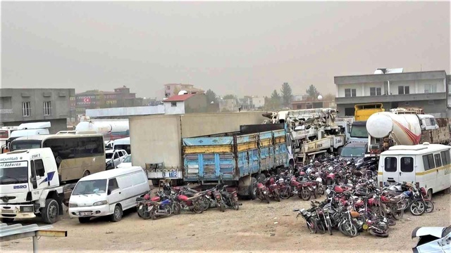 Yediemin otoparkında 6 milyon TL değerindeki araçlar çürümeye terk edildi Yediemin otoparkında 6 milyon TL değerindeki araçlar çürümeye terk edildi
