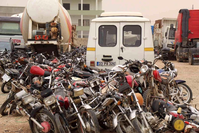 Yediemin otoparkında 6 milyon TL değerindeki araçlar çürümeye terk edildi Yediemin otoparkında 6 milyon TL değerindeki araçlar çürümeye terk edildi