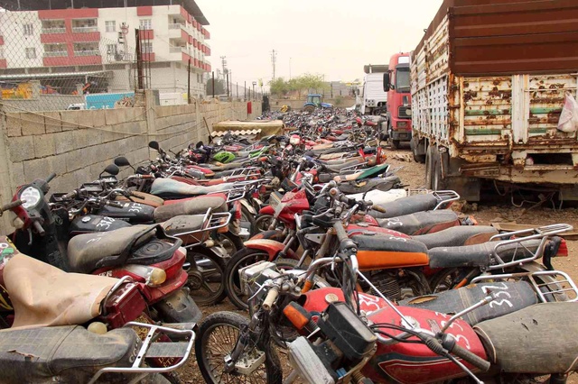 Yediemin otoparkında 6 milyon TL değerindeki araçlar çürümeye terk edildi Yediemin otoparkında 6 milyon TL değerindeki araçlar çürümeye terk edildi