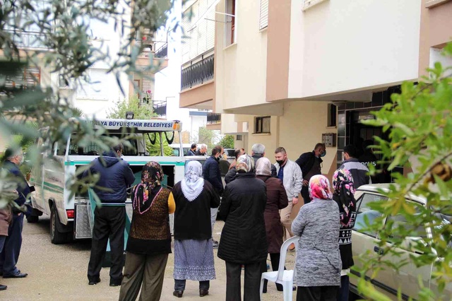 Emekli öğretmen, kocası tarafından bıçaklanarak öldürüldü! Sabaha kadar başında beklemiş Emekli öğretmen, kocası tarafından bıçaklanarak öldürüldü! Sabaha kadar başında beklemiş