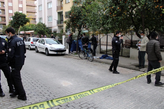 Yaşlı kadını, ecel yolda yakaladı! Sokak ortasında ölü bulundu Yaşlı kadını, ecel yolda yakaladı! Sokak ortasında ölü bulundu