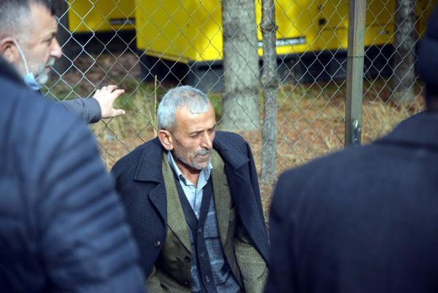 En acı bekleyiş! Cenaze yolundaki kazada hayatını kaybedenlerin yakınları morg önünde gözyaşlarına boğuldu