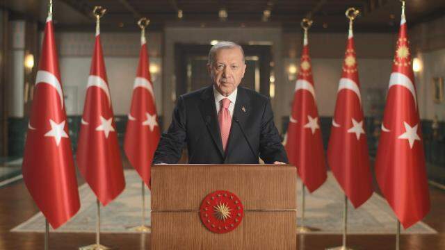 Cumhurbaşkanı Erdoğan'dan sosyal medya çıkışı: Demokrasi için ana tehdit kaynaklarından birine dönüştü Cumhurbaşkanı Erdoğan'dan sosyal medya çıkışı: Demokrasi için ana tehdit kaynaklarından birine dönüştü