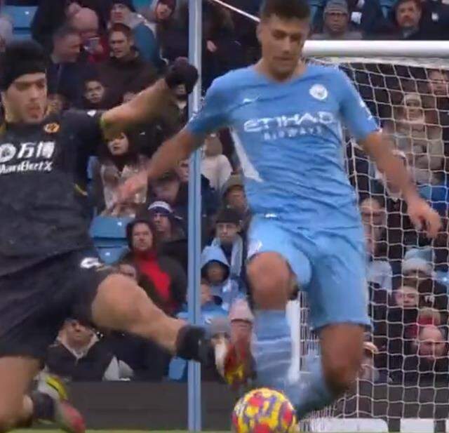 Ya acemilik ya art niyet! Manchester City maçındaki skandal futbol dünyasını salladı Ya acemilik ya art niyet! Manchester City maçındaki skandal futbol dünyasını salladı