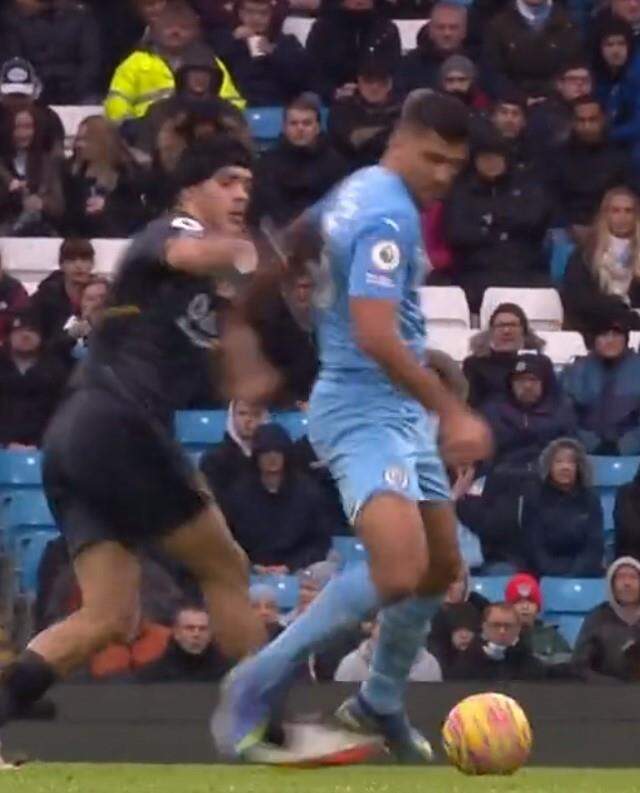 Ya acemilik ya art niyet! Manchester City maçındaki skandal futbol dünyasını salladı Ya acemilik ya art niyet! Manchester City maçındaki skandal futbol dünyasını salladı