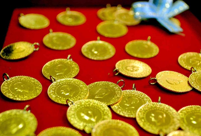 Düğünlerde artık çeyrek altın takılmıyor! 0.25 ile 0.50 grama rağbet var Düğünlerde artık çeyrek altın takılmıyor! 0.25 ile 0.50 grama rağbet var