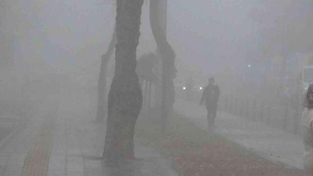 Diyarbakır'da etkili olan sis nedeniyle göz gözü görmüyor Diyarbakır'da etkili olan sis nedeniyle göz gözü görmüyor