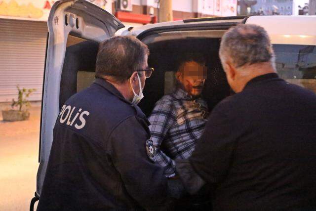 Sözleşmeli er, takip ettiği kadın polisi yere yatırıp defalarca kez bıçakladı! Sokak ortasında vahşet kamerada Sözleşmeli er, takip ettiği kadın polisi yere yatırıp defalarca kez bıçakladı! Sokak ortasında vahşet kamerada