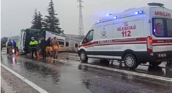 Amasya'da yolcu otobüsü devrildi: 1 kişi hayatını kaybetti, 19 yaralı var