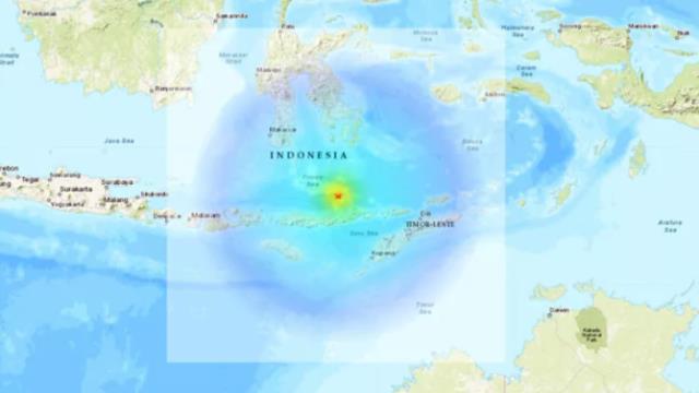 Endonezya'da 7,3 büyüklüğünde deprem! Tsunami uyarısı yapıldı