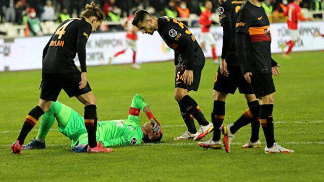 Kötü şekilde sakatlanan Muslera, sahalara ne zaman dönüyor? Galatasaraylılar yıkılacak Kötü şekilde sakatlanan Muslera, sahalara ne zaman dönüyor? Galatasaraylılar yıkılacak