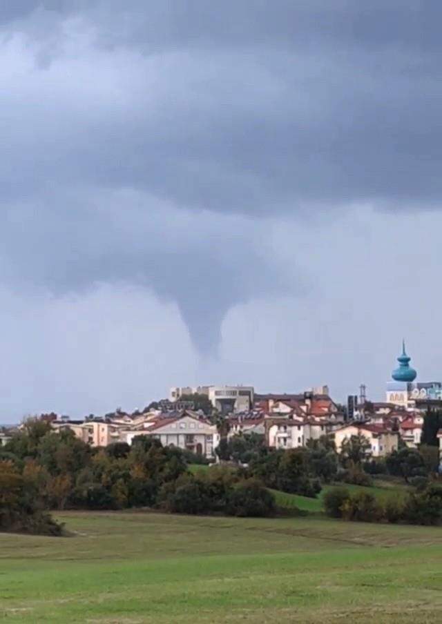 Antalya'da dev hortum korkuttu! Antalya'da dev hortum korkuttu!