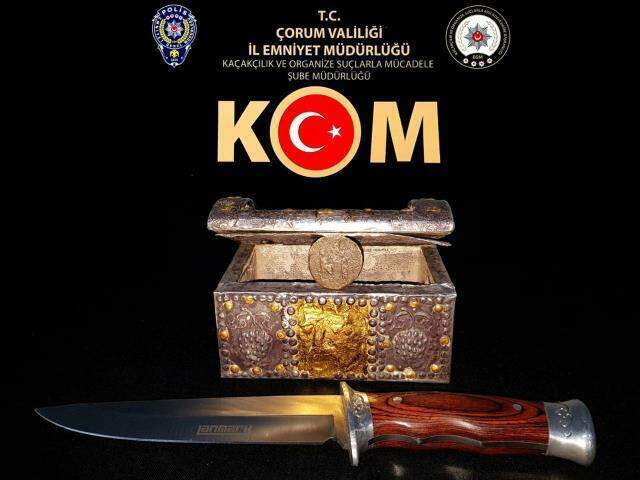 Çorum'da ele geçirilen tarihi sandığın sırrı çözülemiyor Çorum'da ele geçirilen tarihi sandığın sırrı çözülemiyor
