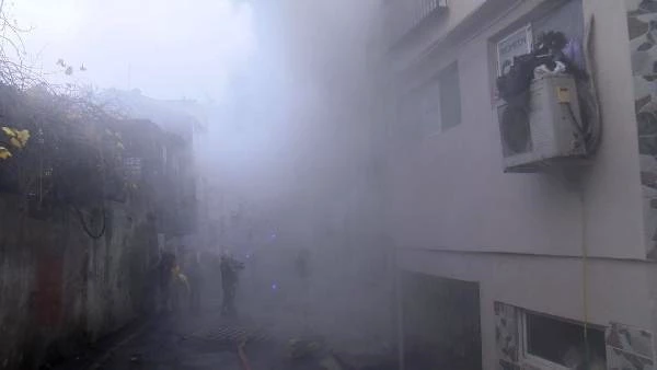 İstanbul Fatih'te can pazarı! Ganyan bayiinde çıkan yangın evlere sıçradı