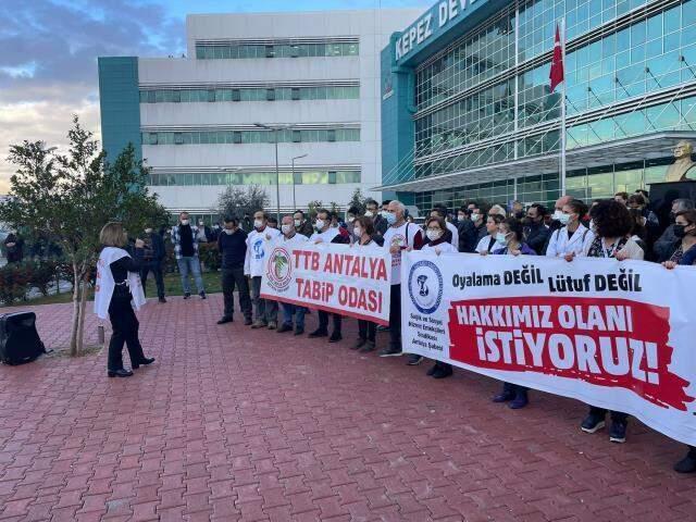 Hastanelerde grev günü! Acil sağlık hizmetlerinde aksama olmayacak Hastanelerde grev günü! Acil sağlık hizmetlerinde aksama olmayacak