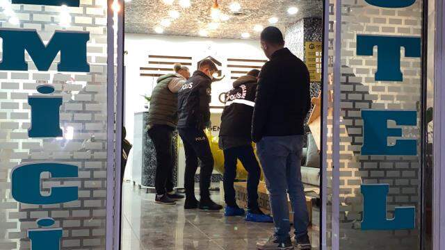 Otelde ölü bulunan Özbek kadının katili, annesinin ihbarıyla yakalandı Otelde ölü bulunan Özbek kadının katili, annesinin ihbarıyla yakalandı