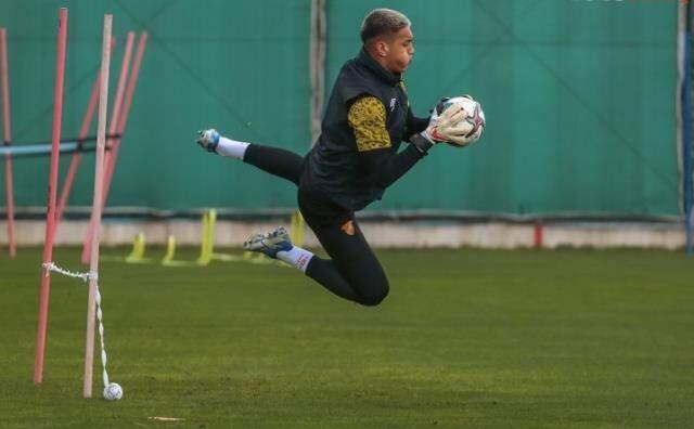 Görüşmeler yeniden başladı! Muslera'nın yerine İrfan Can Eğribayat gelebilir