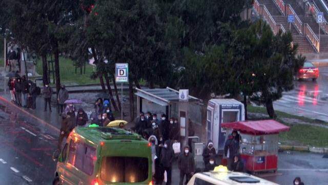 İstanbul'a ilk kar düştü! İç kesimlerde etkili olacağı tarih de şimdiden belli