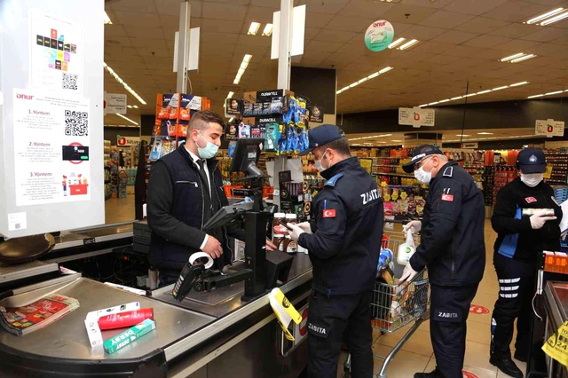 Zincir marketler ile fırınlara fiyat denetimi yapıldı, raflardan tarihi geçmiş ürünler çıktı Zincir marketler ile fırınlara fiyat denetimi yapıldı, raflardan tarihi geçmiş ürünler çıktı