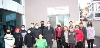 Meslek lisesi öğrencileri, engelli bireylere güzellik bakım hizmeti verdi