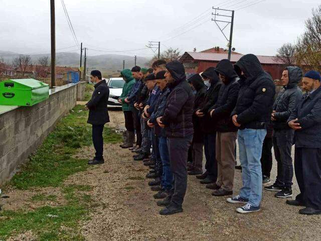 Ölen kardeşlerinin cenazesini gasilhaneye getiren aile, yüzünü açınca büyük şok yaşadı
