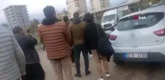 Son dakika haber... Adana'da bir otomobil öğrencilere çarptı: 1 ölü, 1 yaralı