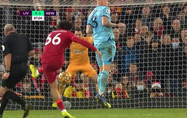 Liverpool maçında ağızlar açık kaldı! Shelvey'nin akılamaz golüne Trent'ten müthiş cevap