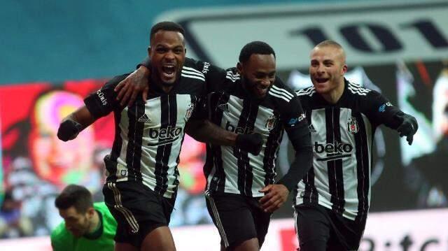 Sezonun takası! Beşiktaş Larin'i gönderip Yusuf Yazıcı'yı getiriyor Sezonun takası! Beşiktaş Larin'i gönderip Yusuf Yazıcı'yı getiriyor