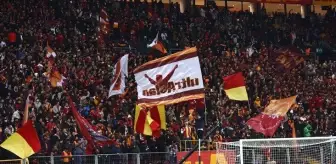 Başakşehir'in golü sonrası Galatasaray tribünlerinde kıyamet koptu: Yönetim uyuma