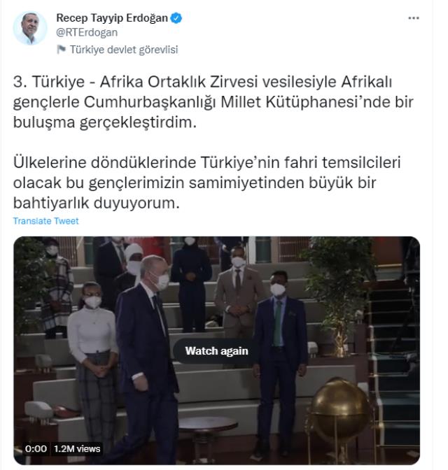 Cumhurbaşkanı Erdoğan, Afrikalı gençlerle buluştu! Çadlı Ömer'in okuduğu 'Zulmü alkışlayamam' şiiri geceye damga vurdu