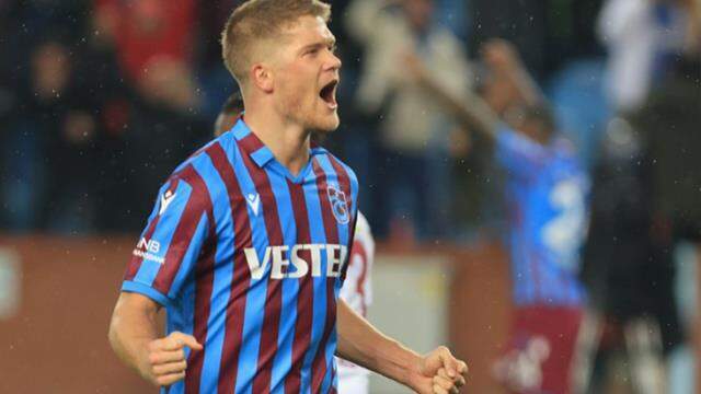 Fırtına'nın şampiyonluk yürüyüşü sürüyor! Hatayspor'u 2-0 deviren Trabzonspor, liderliği perçinledi Fırtına'nın şampiyonluk yürüyüşü sürüyor! Hatayspor'u 2-0 deviren Trabzonspor, liderliği perçinledi