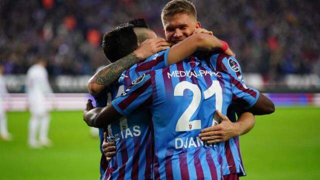 Fırtına'nın şampiyonluk yürüyüşü sürüyor! Hatayspor'u 2-0 deviren Trabzonspor, liderliği perçinledi Fırtına'nın şampiyonluk yürüyüşü sürüyor! Hatayspor'u 2-0 deviren Trabzonspor, liderliği perçinledi
