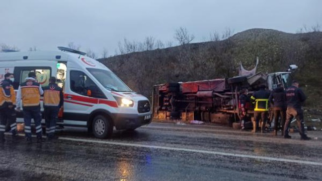 Kapadokya'dan tur midibüsü şarampole devrildi: 27 yaralı
