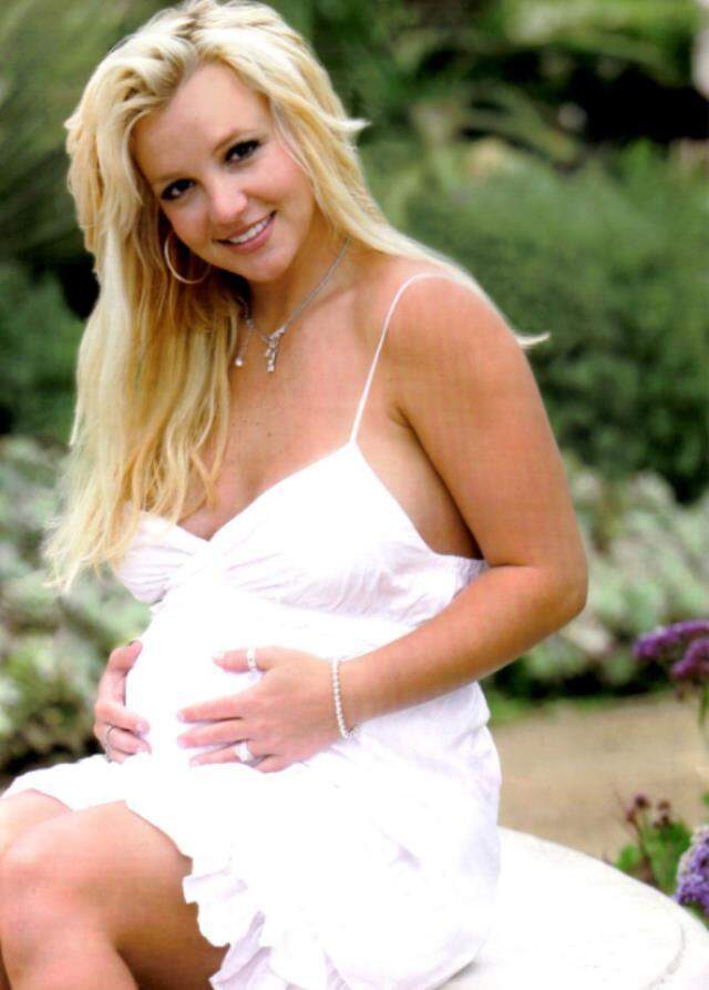 Ünlü şarkıcı Britney Spears'ın nişanlısından tartışma yaratan sözler: Yılbaşında bebek yapacağız Ünlü şarkıcı Britney Spears'ın nişanlısından tartışma yaratan sözler: Yılbaşında bebek yapacağız