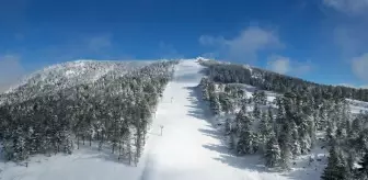 Kar yağışıyla beyaza bürünen Murat Dağı dronla görüntülendi