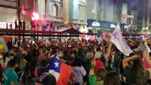 Şili'nin yeni devlet başkanı 35 yaşındaki Gabriel Boric oldu! Yüz binler zaferi kutlamak için sokaklara akın etti