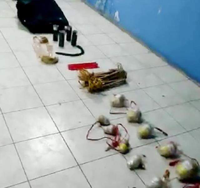 Bomba zannedip polise götürdükleri çantadan, havai fişek çıktı Bomba zannedip polise götürdükleri çantadan, havai fişek çıktı
