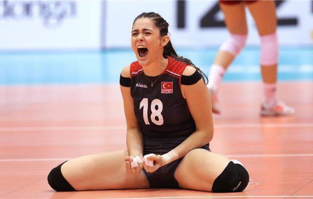 Güzel voleybolcu Zehra Güneş hakkında bomba aşk iddiası! Fenerbahçeli isimle fotoğrafı çıktı Güzel voleybolcu Zehra Güneş hakkında bomba aşk iddiası! Fenerbahçeli isimle fotoğrafı çıktı