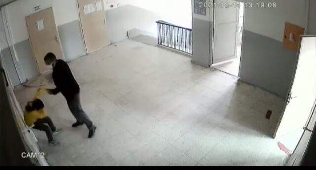 Öğrencisini yumruklayıp boğazını sıkan öğretmen 1 gün gözaltında kaldıktan sonra serbest bırakıldı