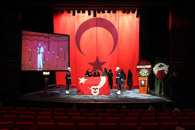 Oyuncu Sezai Aydın için Üsküdar'da tören düzenlendi