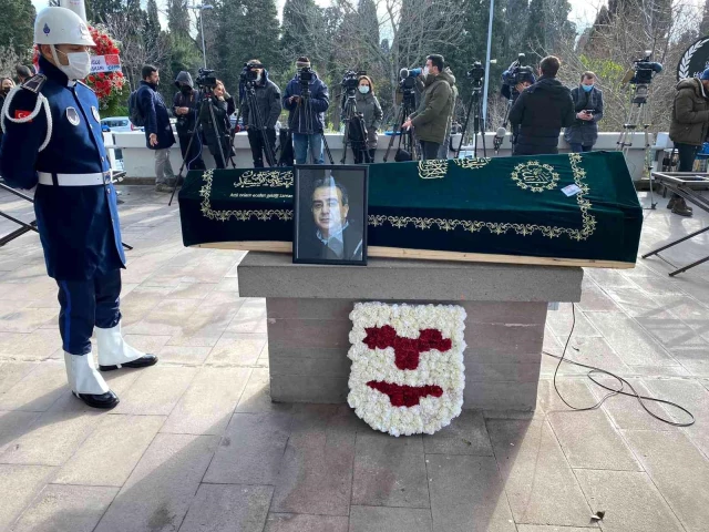 Usta oyuncu Sezai Aydın göz yaşları içinde son yolculuğuna uğurlandı