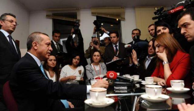 Cumhurbaşkanı Erdoğan gazetecilere ikram etti, ünü tüm Türkiye'ye yayıldı! Bucak salebi kilosu 1500 liradan satılıyor Cumhurbaşkanı Erdoğan gazetecilere ikram etti, ünü tüm Türkiye'ye yayıldı! Bucak salebi kilosu 1500 liradan satılıyor